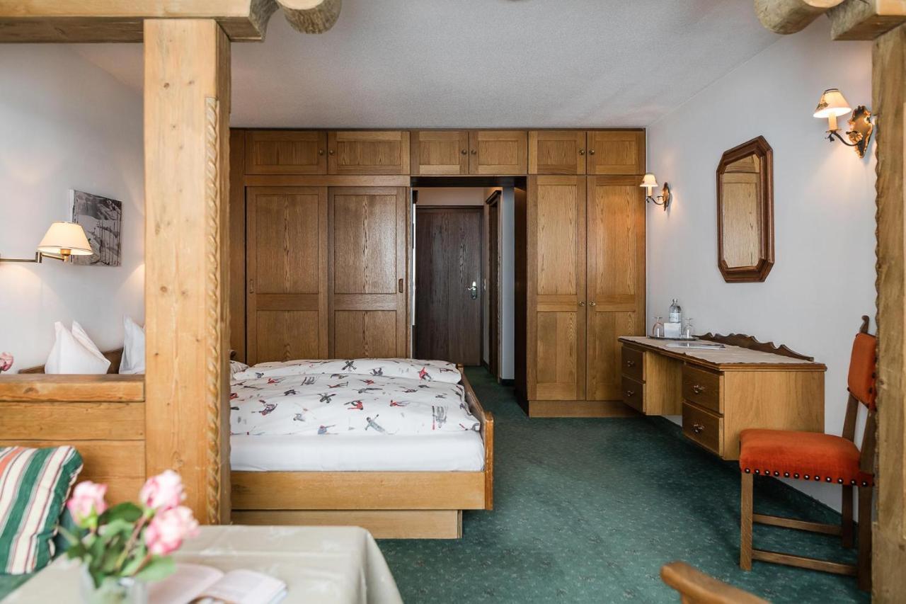 Bed & Breakfast Hotel Guggis Zuers Екстер'єр фото