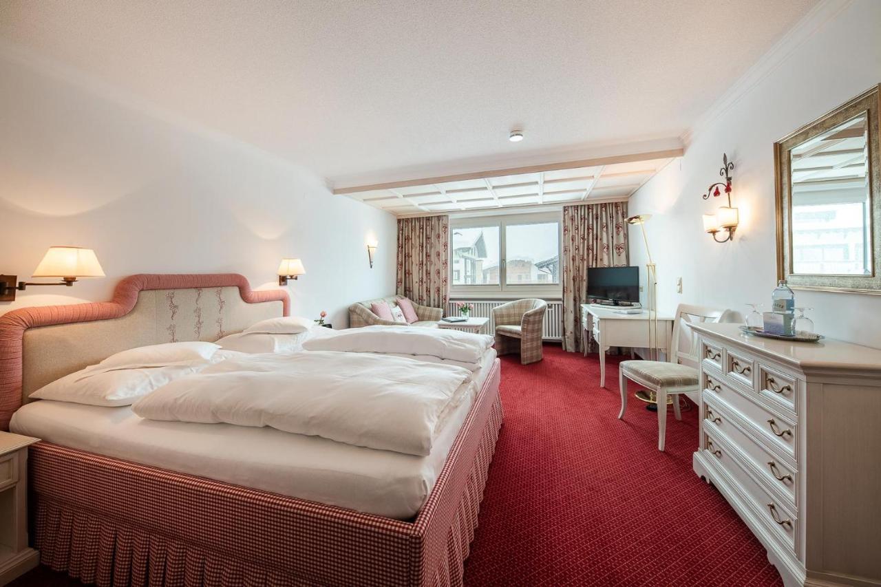 Bed & Breakfast Hotel Guggis Zuers Екстер'єр фото