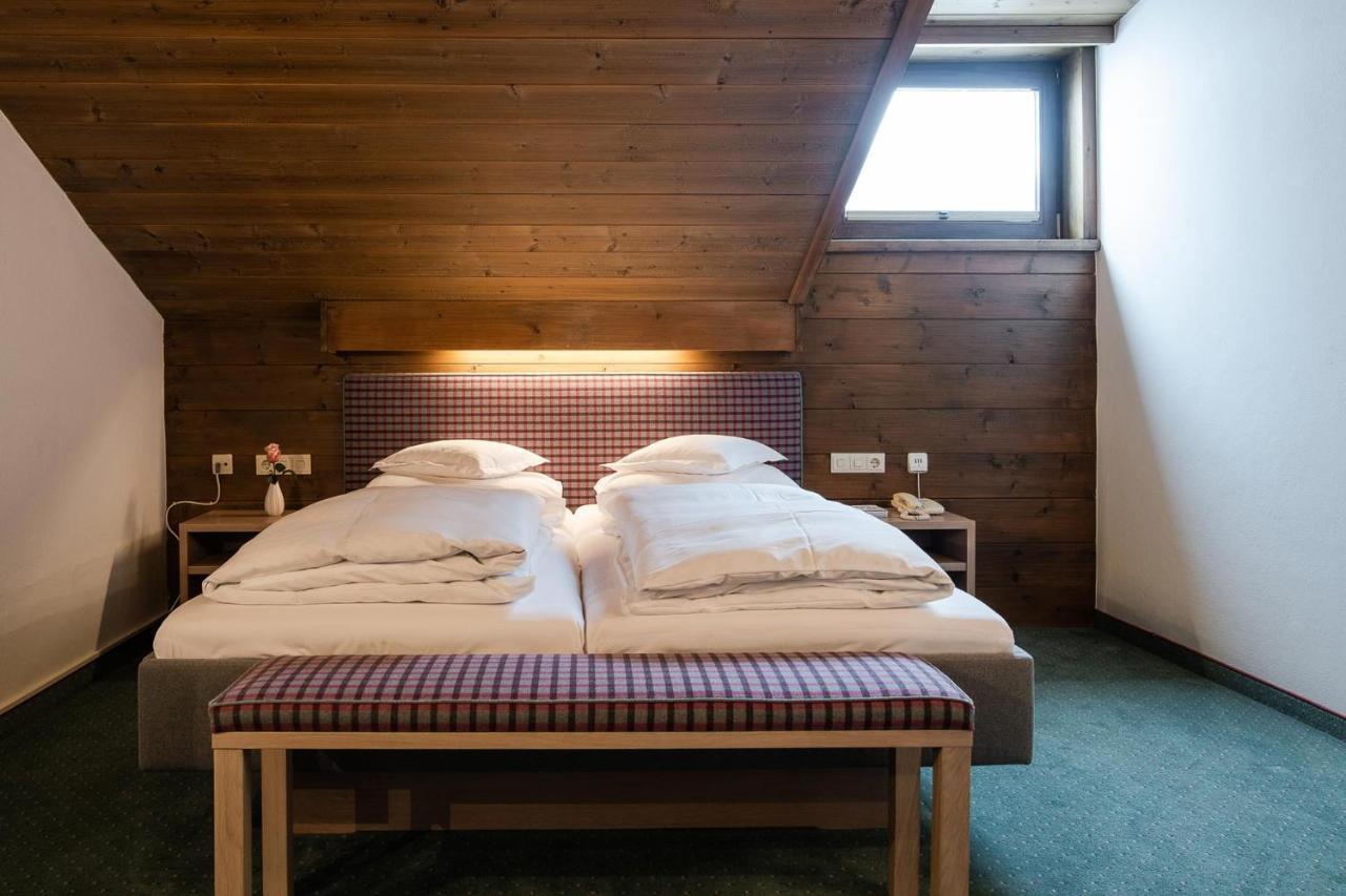 Bed & Breakfast Hotel Guggis Zuers Екстер'єр фото