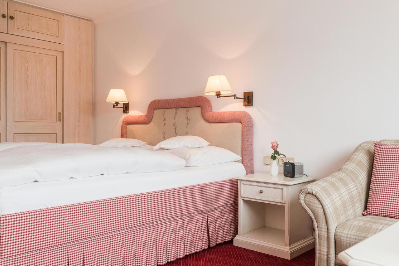 Bed & Breakfast Hotel Guggis Zuers Екстер'єр фото