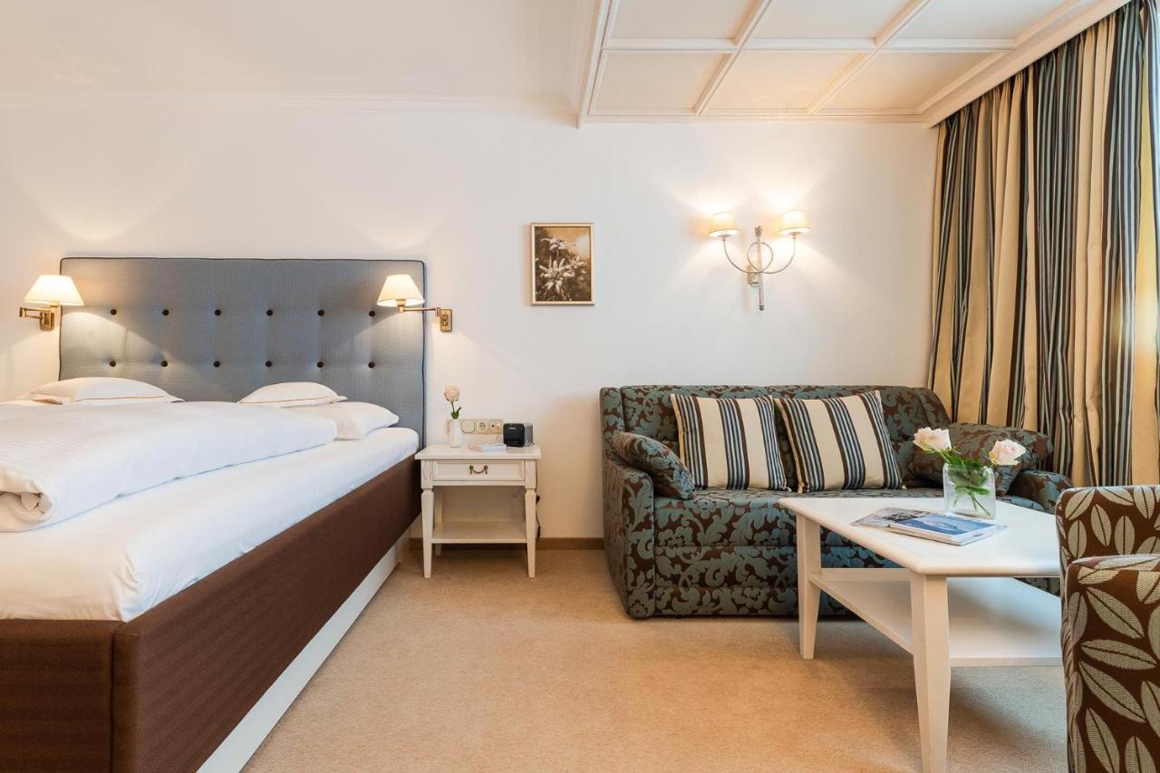 Bed & Breakfast Hotel Guggis Zuers Екстер'єр фото