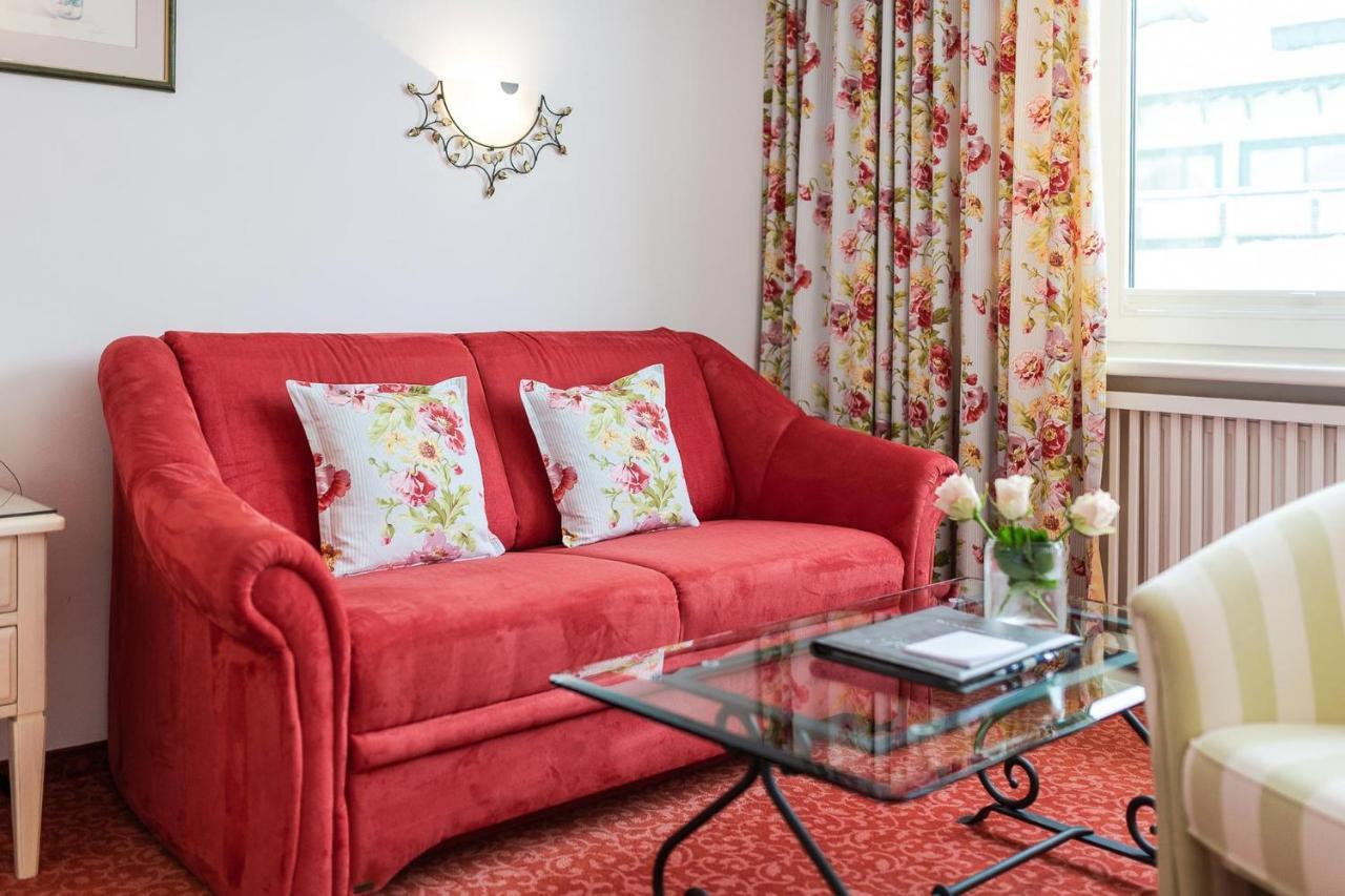 Bed & Breakfast Hotel Guggis Zuers Екстер'єр фото
