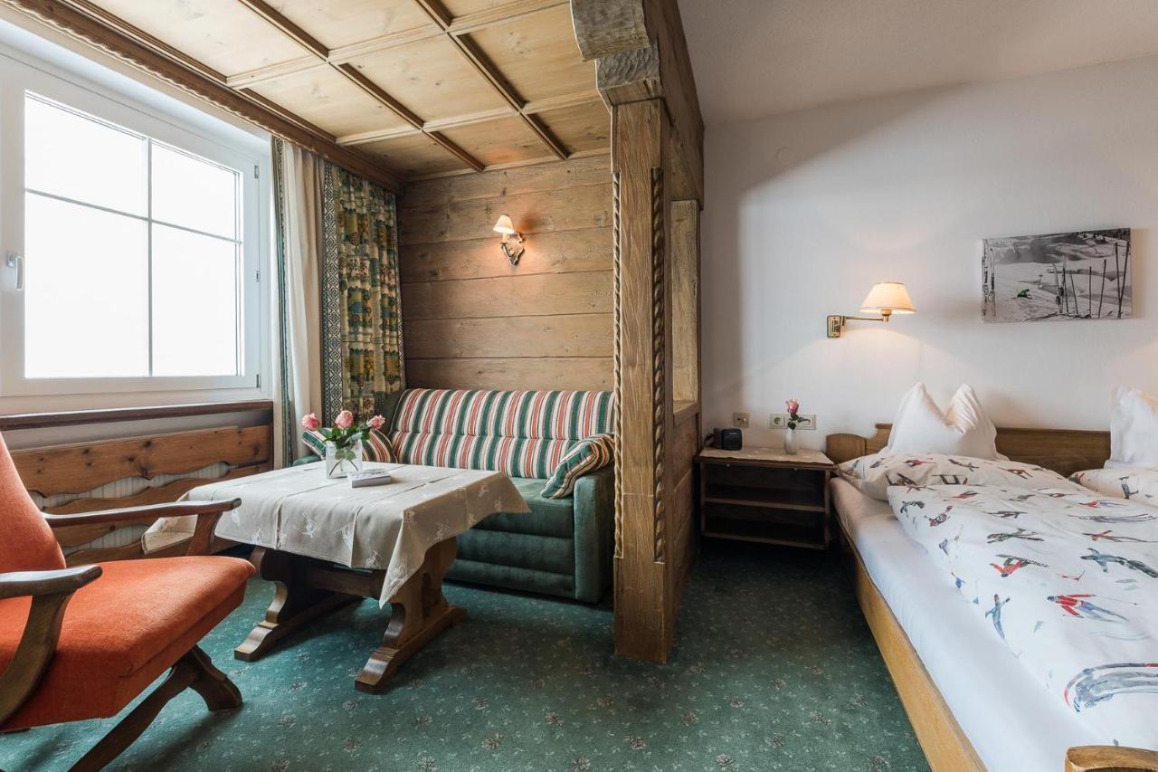 Bed & Breakfast Hotel Guggis Zuers Екстер'єр фото