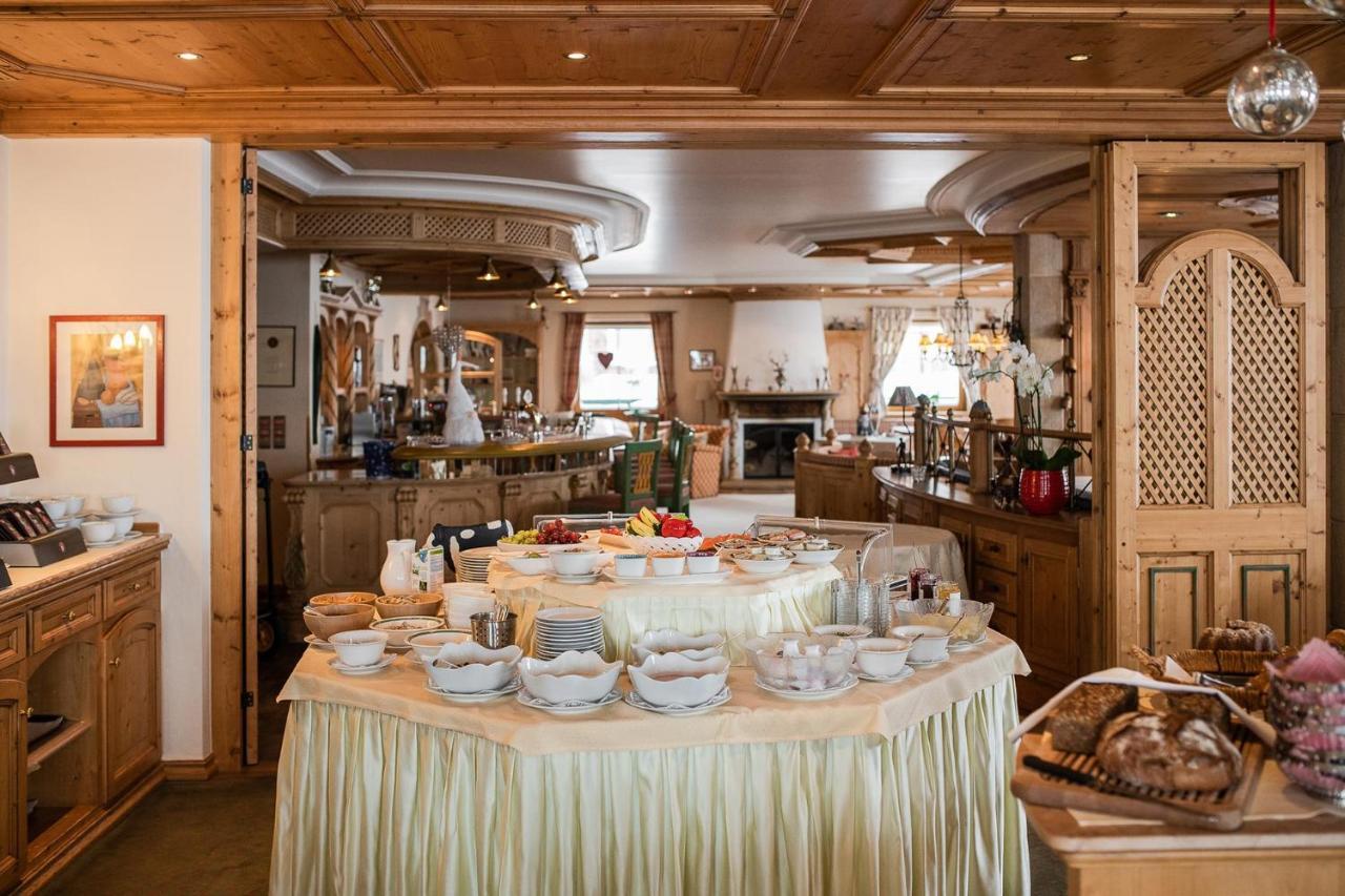 Bed & Breakfast Hotel Guggis Zuers Екстер'єр фото