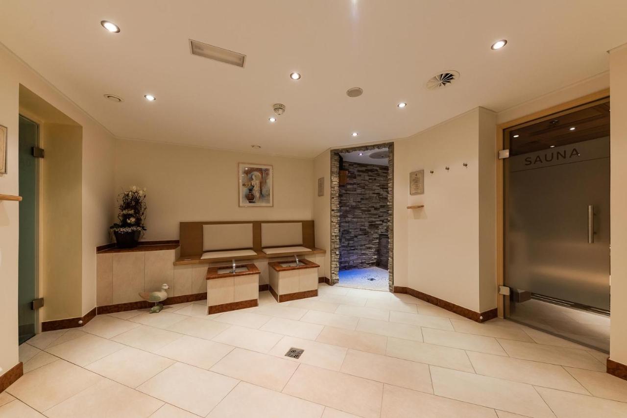 Bed & Breakfast Hotel Guggis Zuers Екстер'єр фото