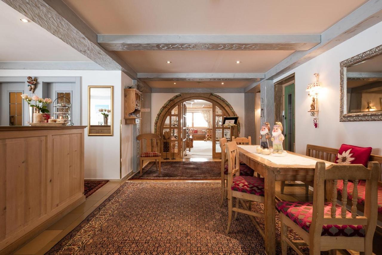 Bed & Breakfast Hotel Guggis Zuers Екстер'єр фото