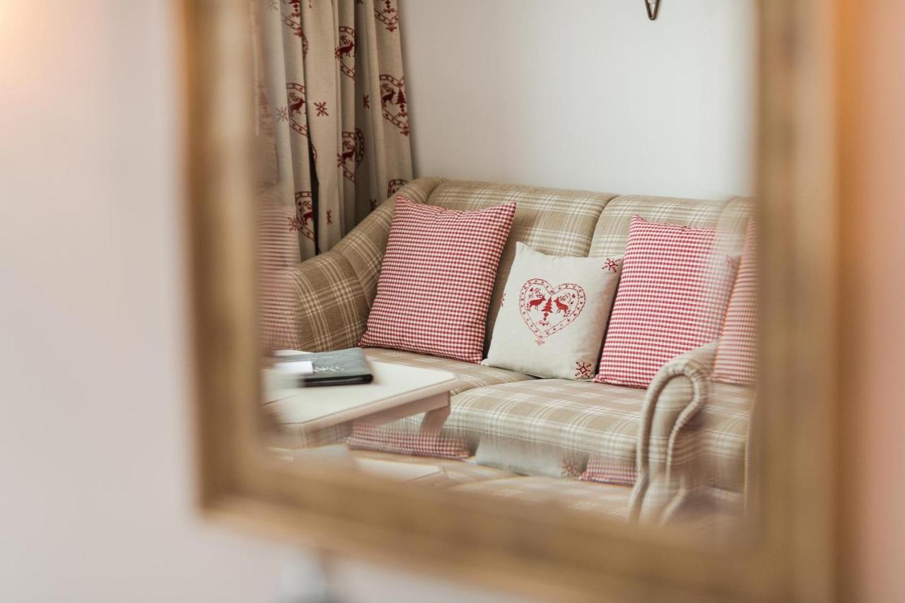 Bed & Breakfast Hotel Guggis Zuers Екстер'єр фото