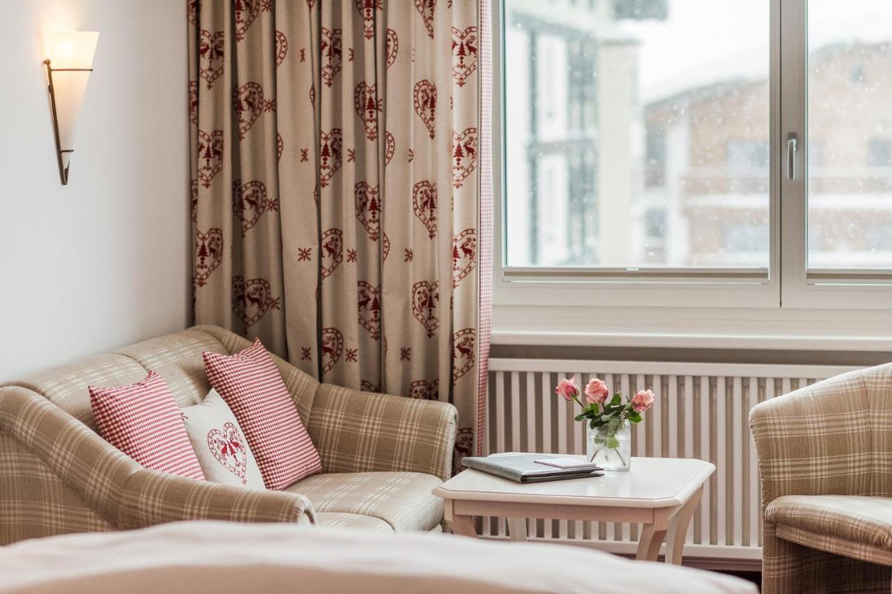 Bed & Breakfast Hotel Guggis Zuers Екстер'єр фото