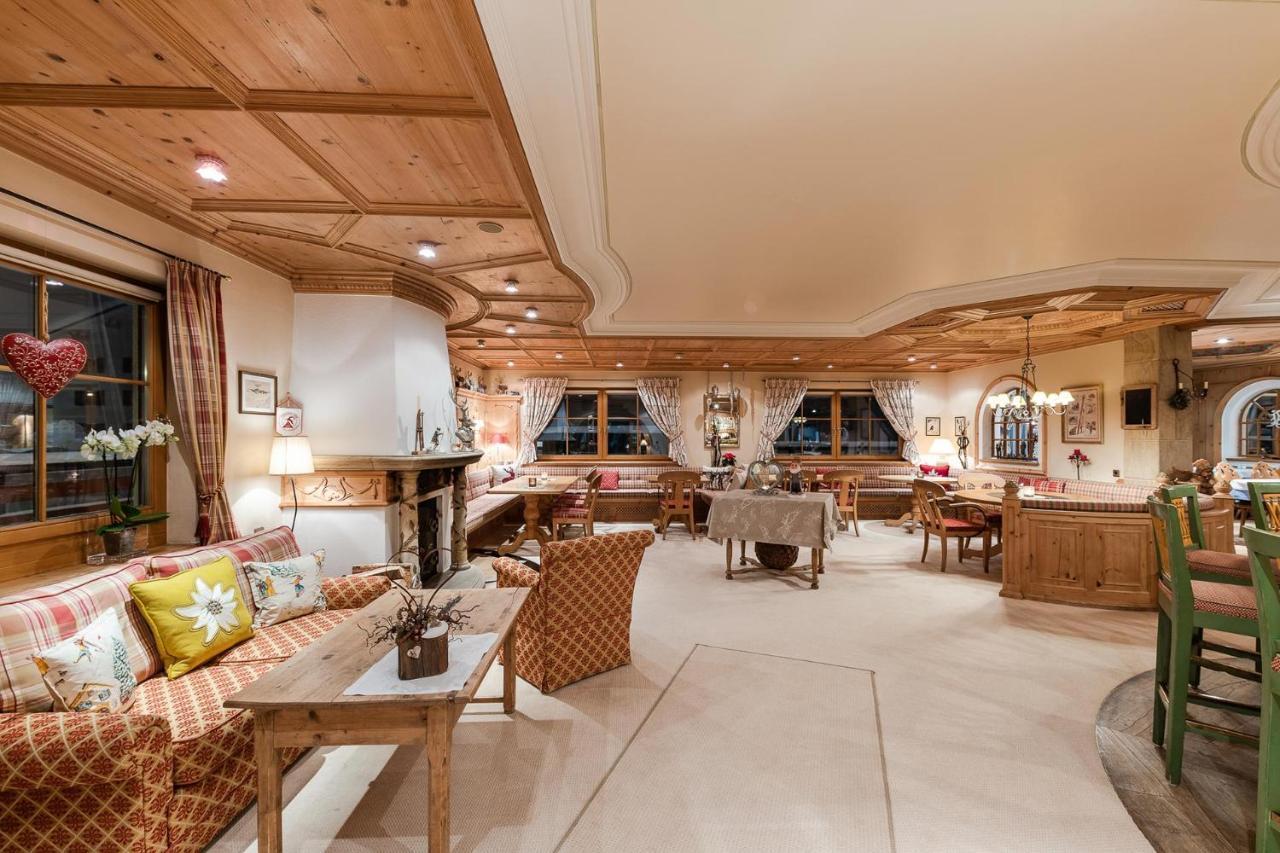 Bed & Breakfast Hotel Guggis Zuers Екстер'єр фото