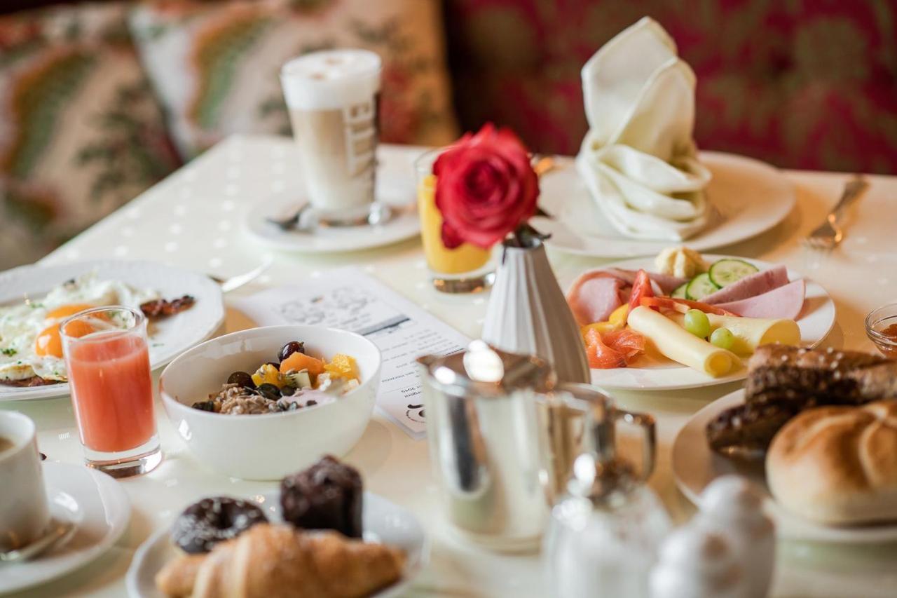 Bed & Breakfast Hotel Guggis Zuers Екстер'єр фото